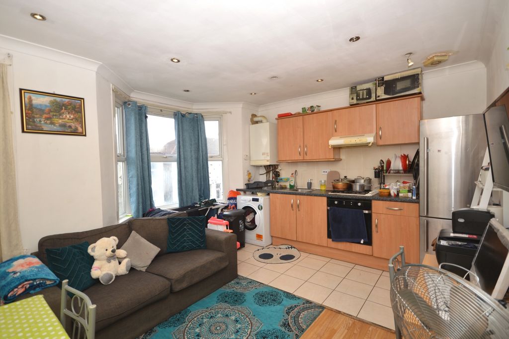 Property photo 3 of 6 3