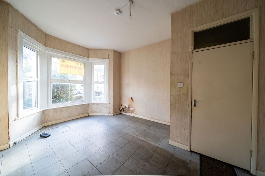 Property photo 3 of 7