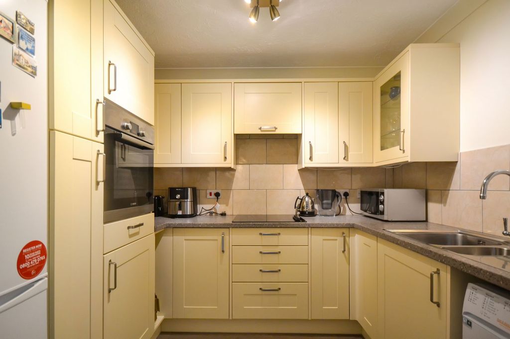 Property photo 2 of 9