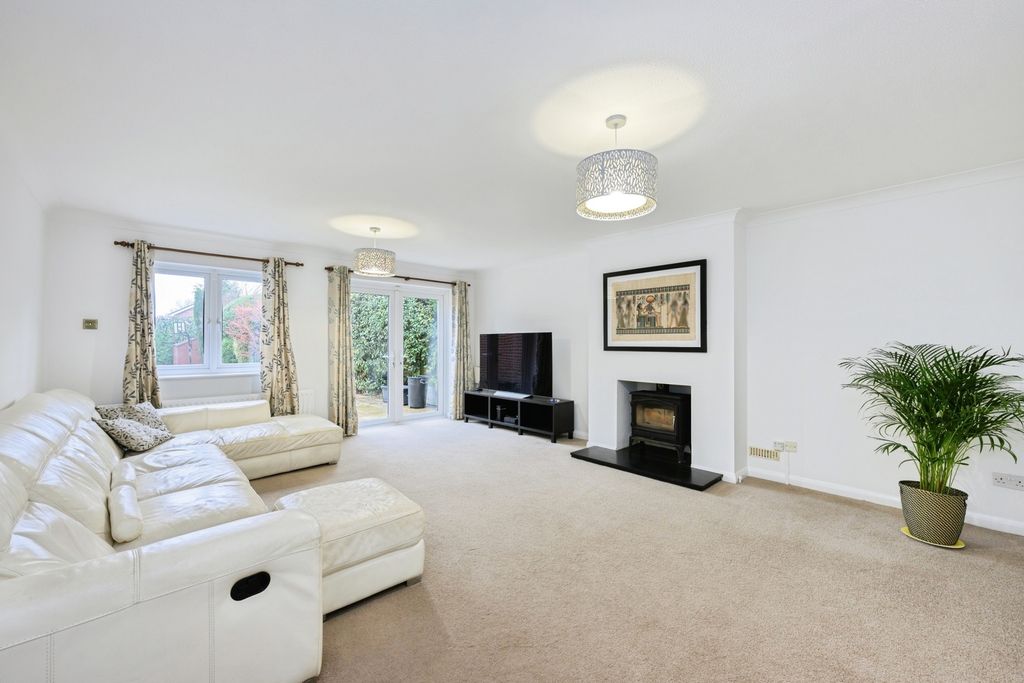 Property photo 2 of 19 Lounge