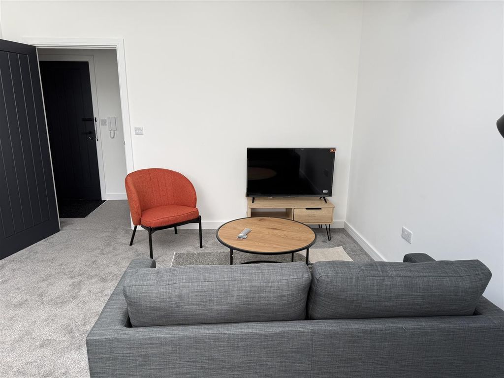Property photo 2 of 19 20260616-Interior-11-Rvhfhlqfgmmyrfcq.Jpeg