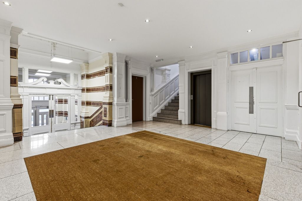 Property photo 2 of 27