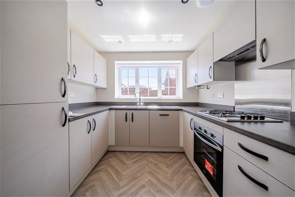 Property photo 2 of 18 Kitchen