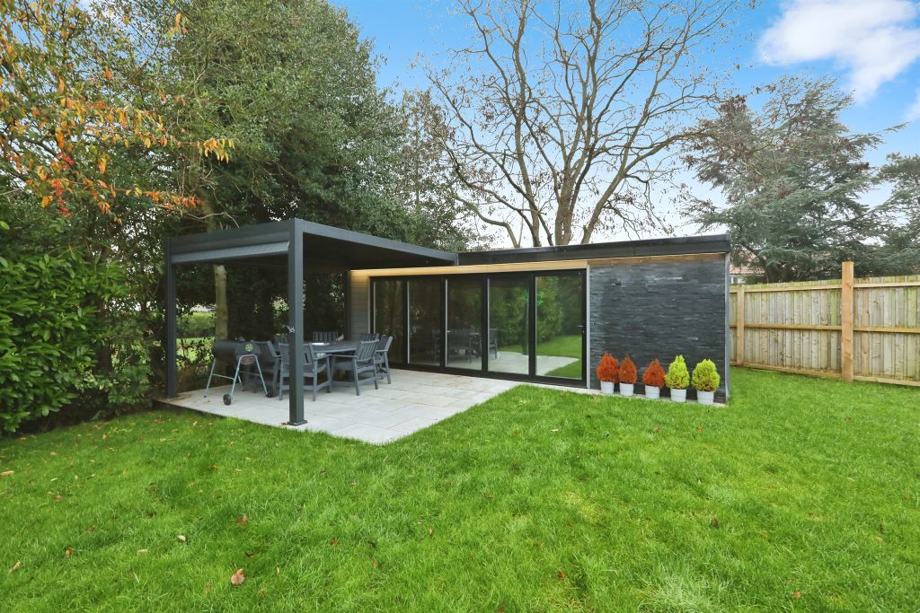 Property photo 2 of 23