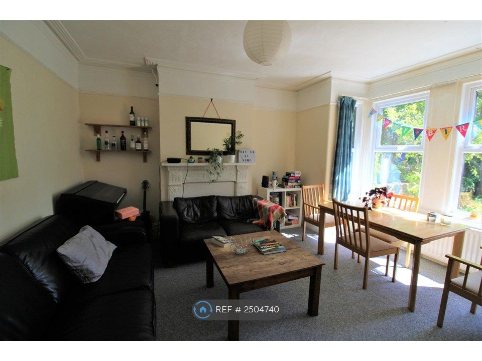 Property photo 3 of 24 Communal Lounge
