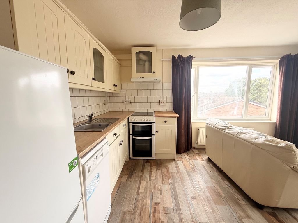 Property photo 3 of 8 Kitchen