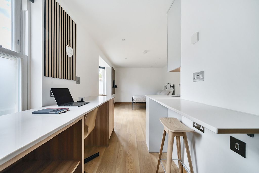 Property photo 3 of 17 Kitchen