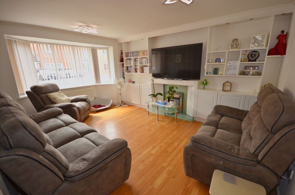 Property photo 2 of 23