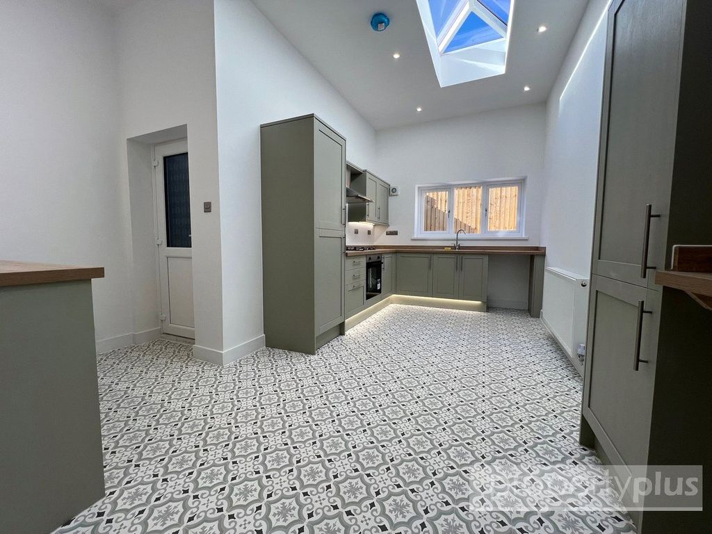 Property photo 2 of 24 Picture No. 15