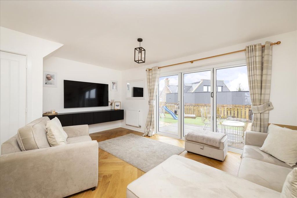 Property photo 2 of 31