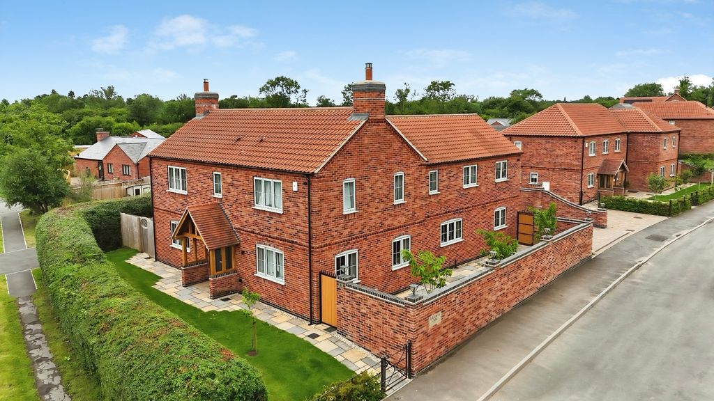 Property photo 1 of 28 5215350