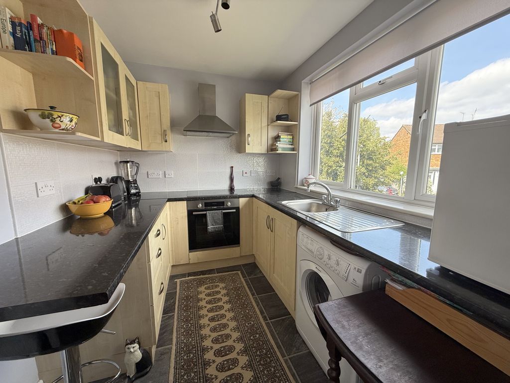 Property photo 2 of 10 Kitchen