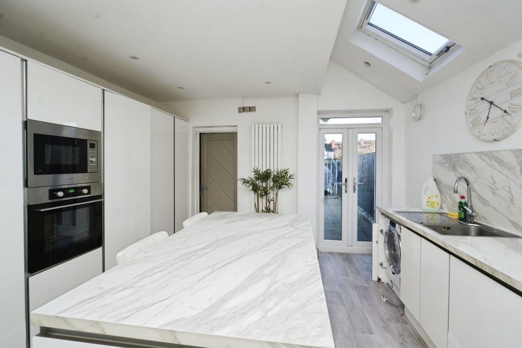 Property photo 2 of 31