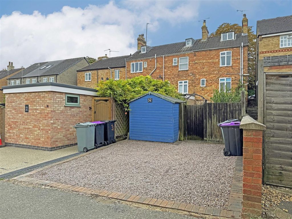 Property photo 2 of 14 Parking