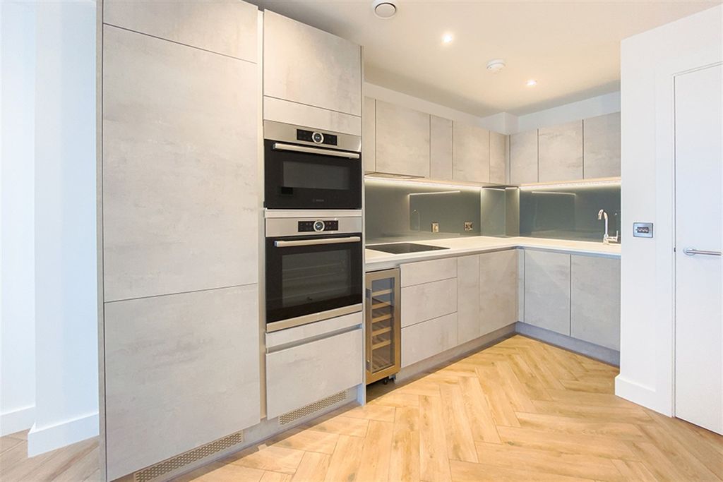 Property photo 2 of 13 (Main)