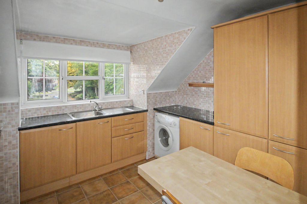Property photo 3 of 9 Cavendish Mews - Kitchen Overview