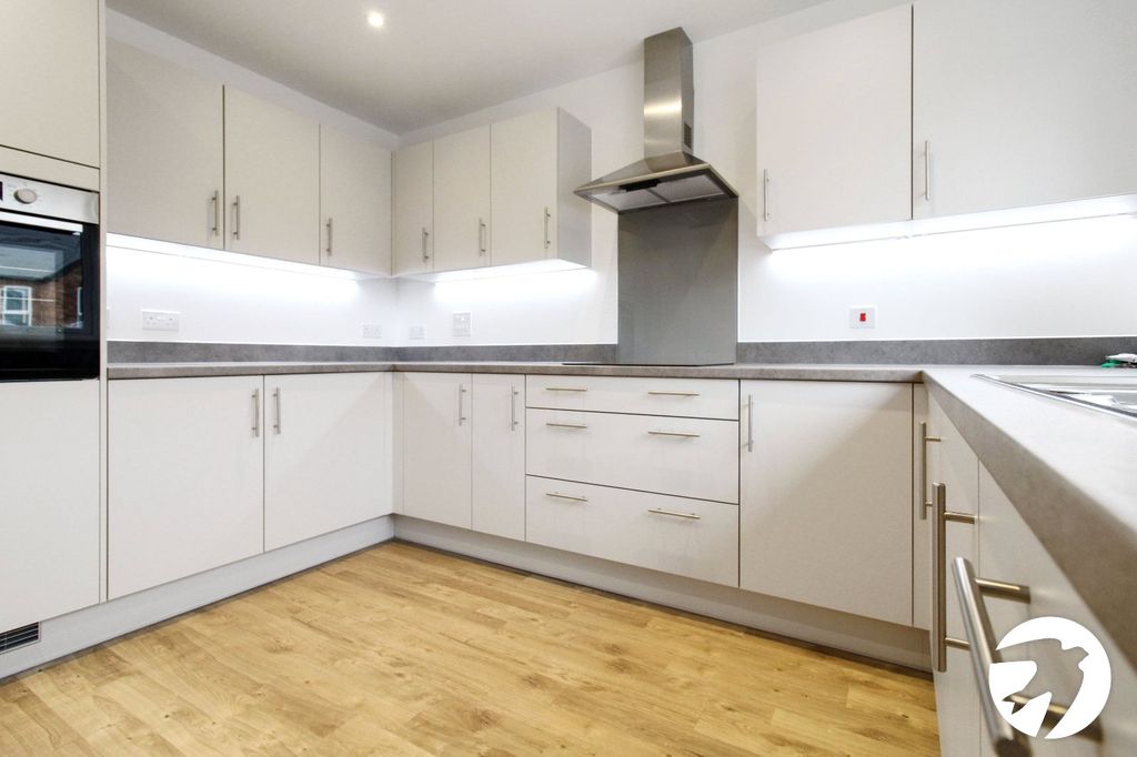 Property photo 1 of 6 Kitchen