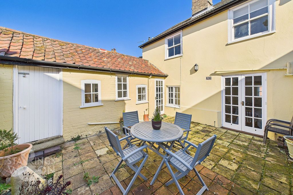 Property photo 2 of 26