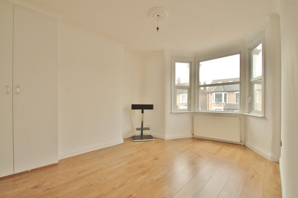 Property photo 2 of 8