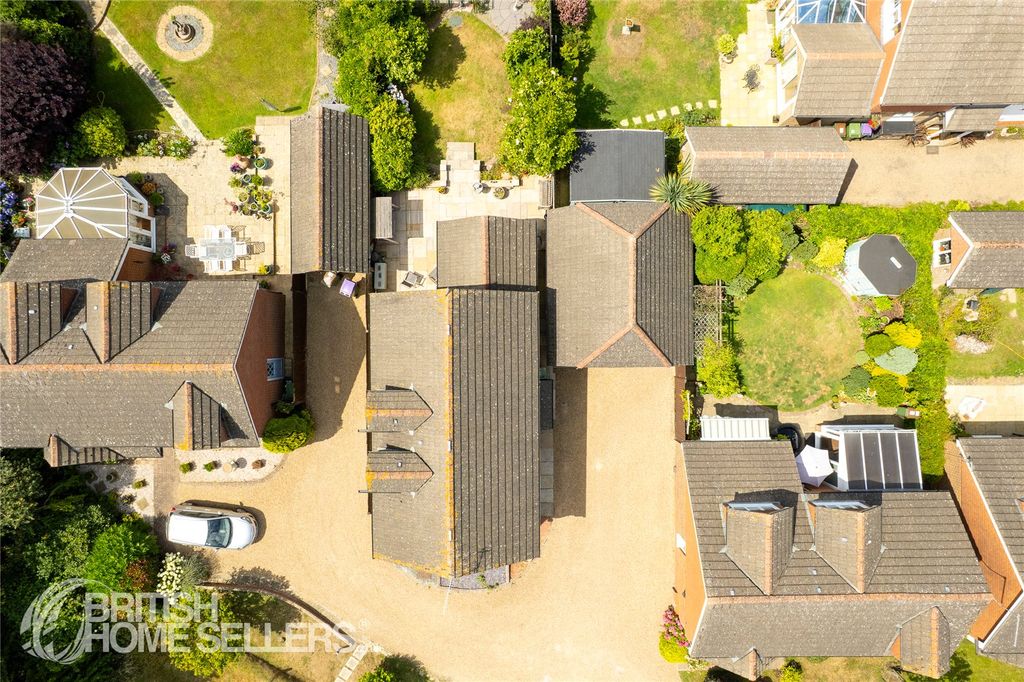 Property photo 2 of 28 Picture No. 13