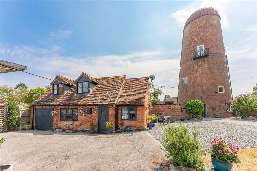 Property photo 2 of 70 The Mill - Creative House Studio -04206.Jpg