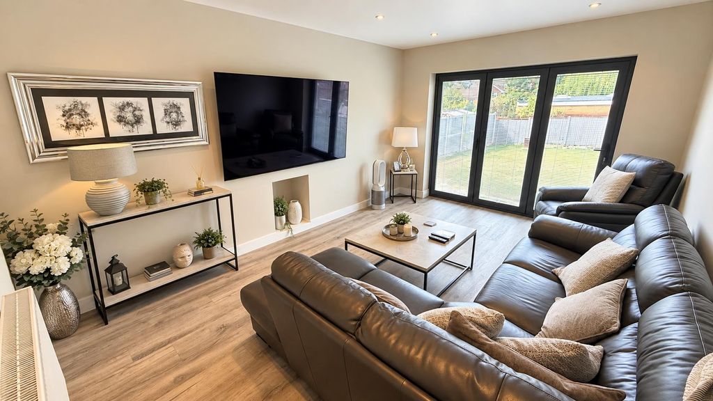 Property photo 2 of 10 Lounge.Png