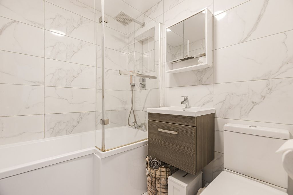 Additional image 7 of 2 bed flat for saleHillsborough Road, Oxford OX4