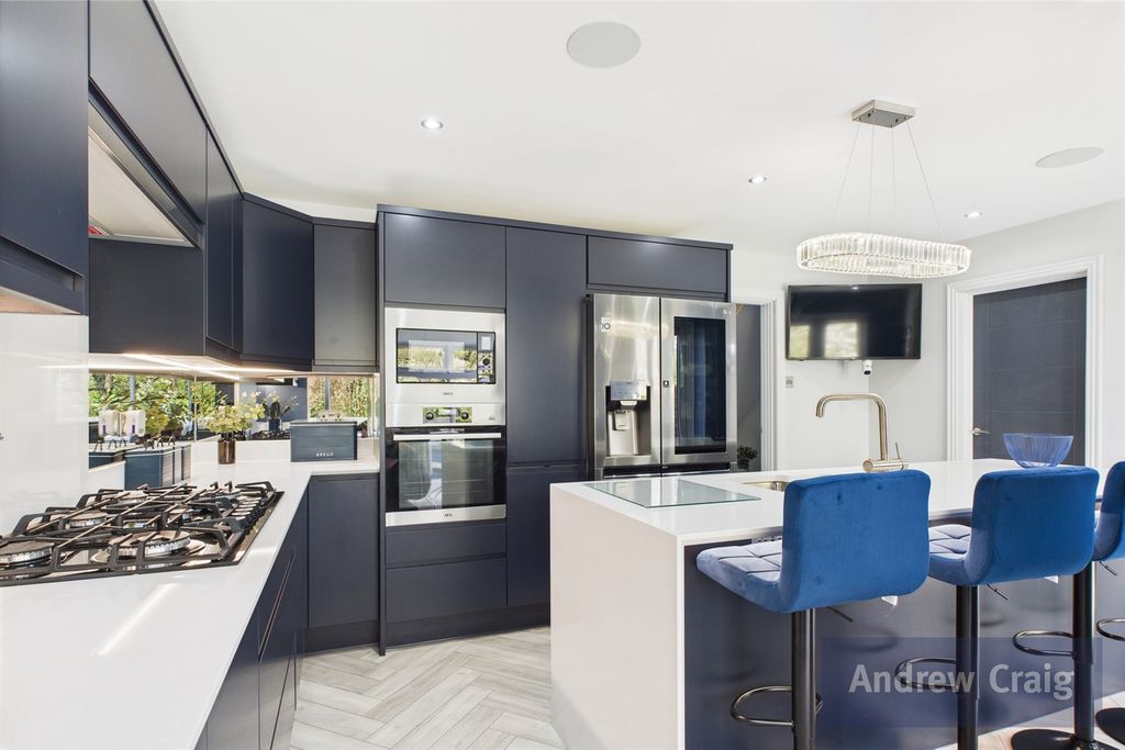 Property photo 2 of 25 Kitchen Breakfast Room
