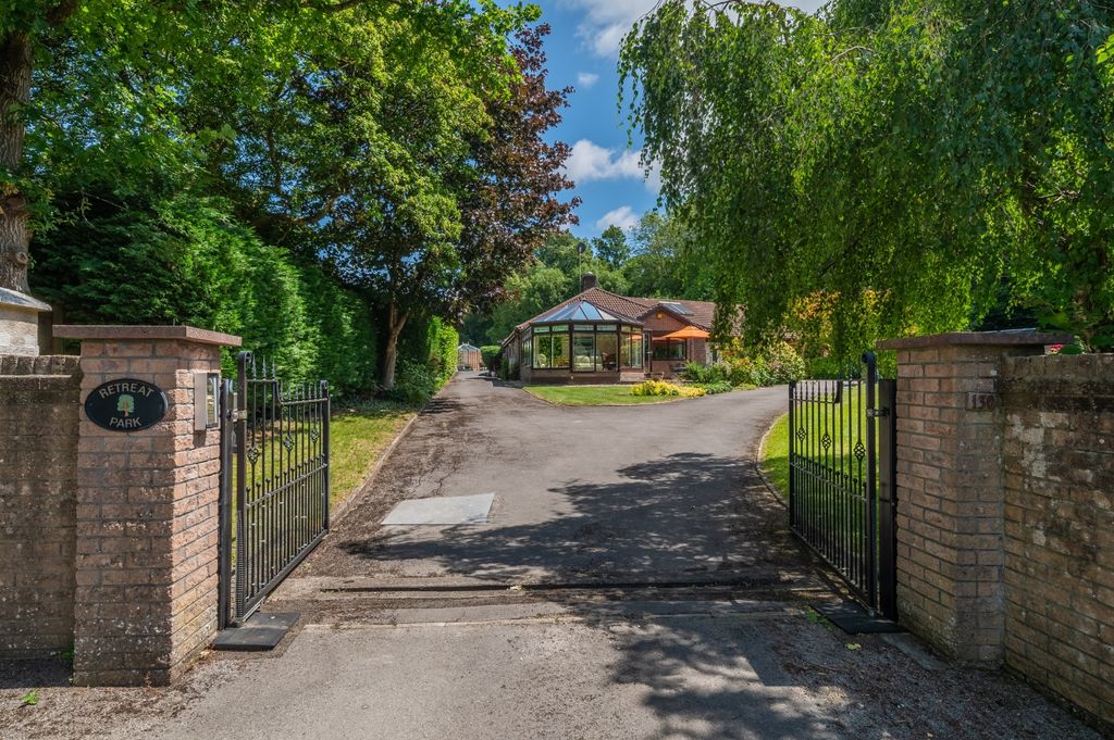 Property photo 1 of 62 130 Badminton Road (46)
