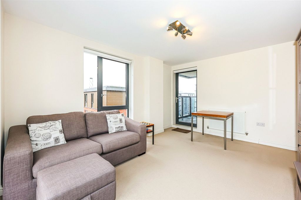 Property photo 3 of 16 Picture No. 12