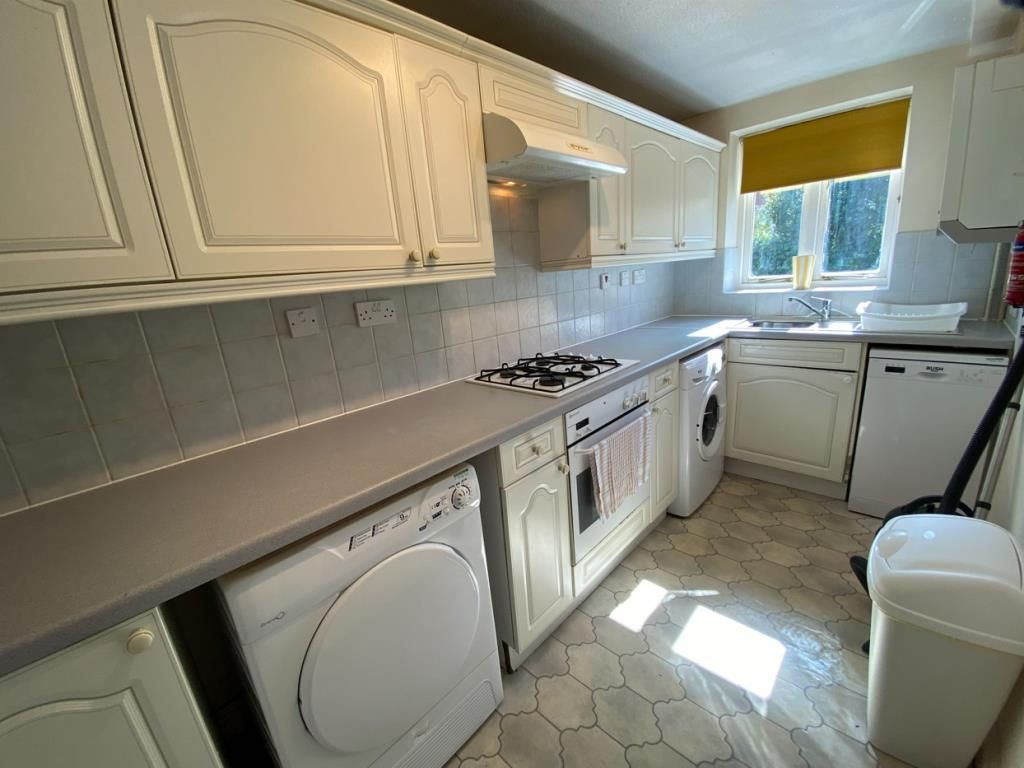 Property photo 2 of 8 Kitchen