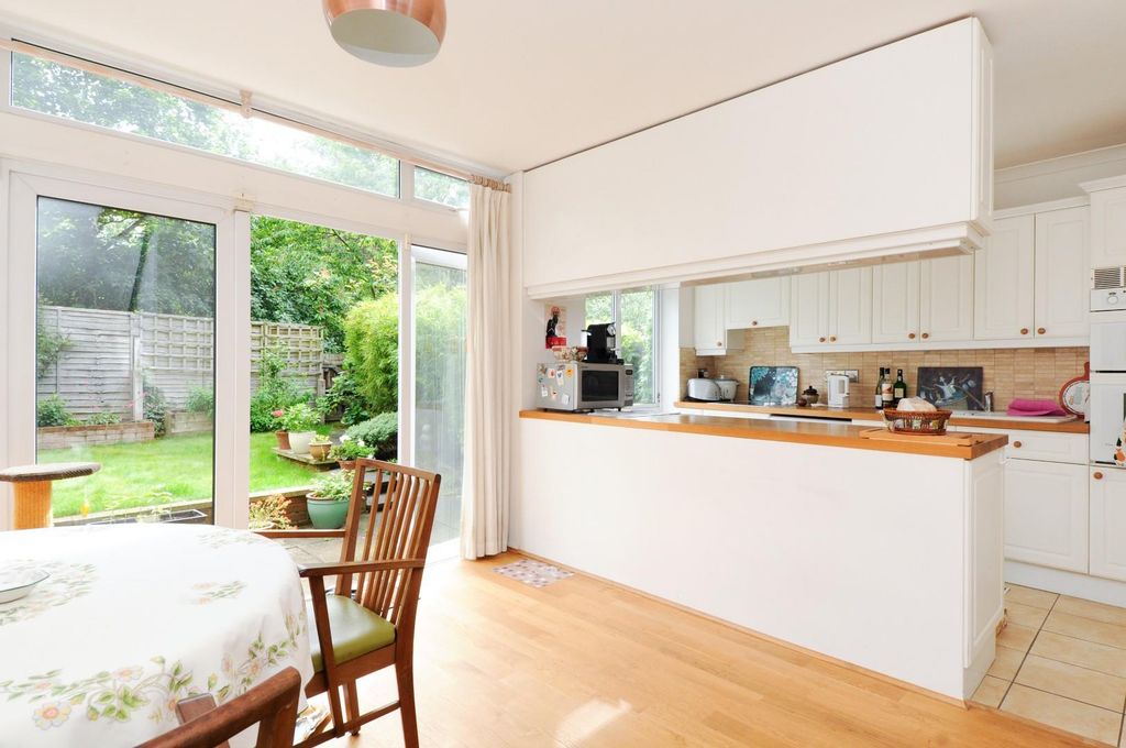 Property photo 2 of 10 Kitchen.Jpg