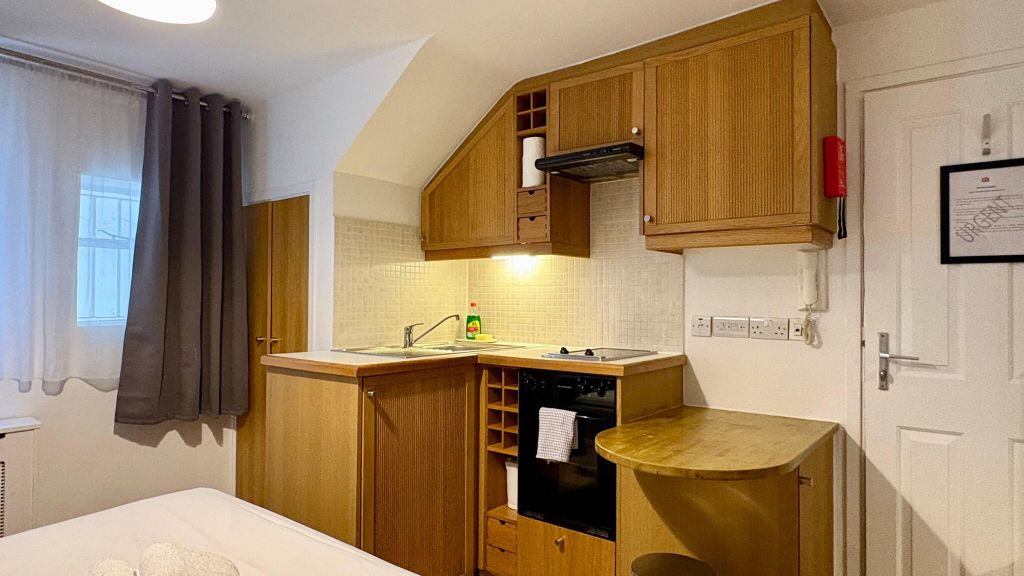 Property photo 2 of 11 Kitchen