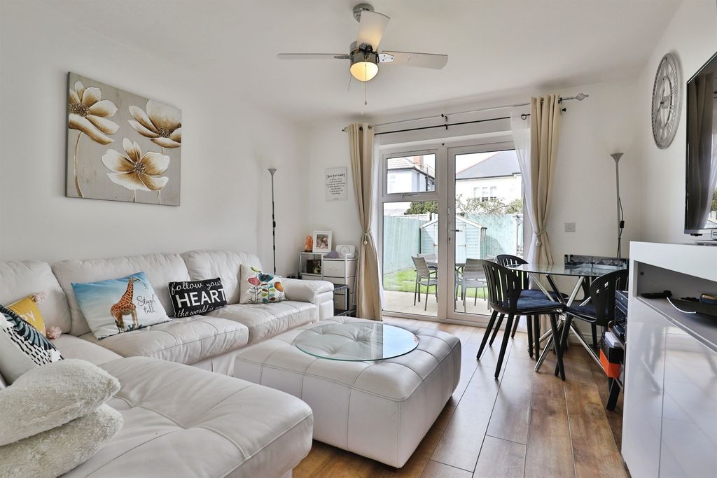 Property photo 3 of 20