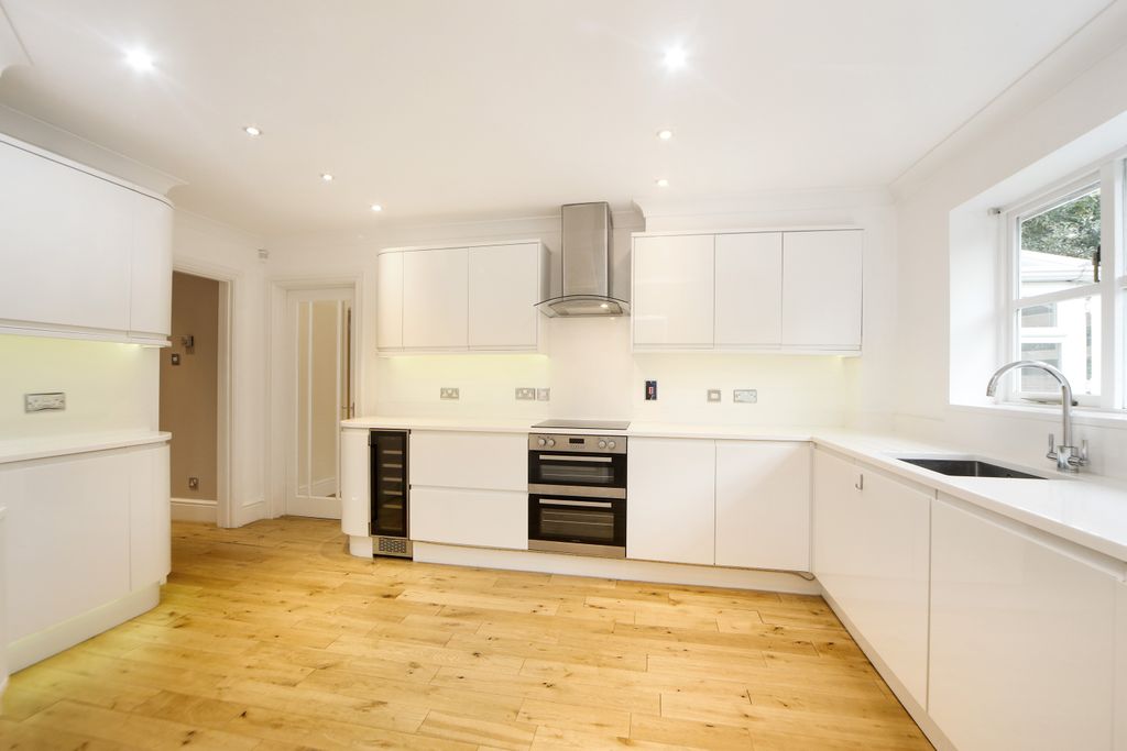 Property photo 1 of 10 Ph48_1050115_2_Edite