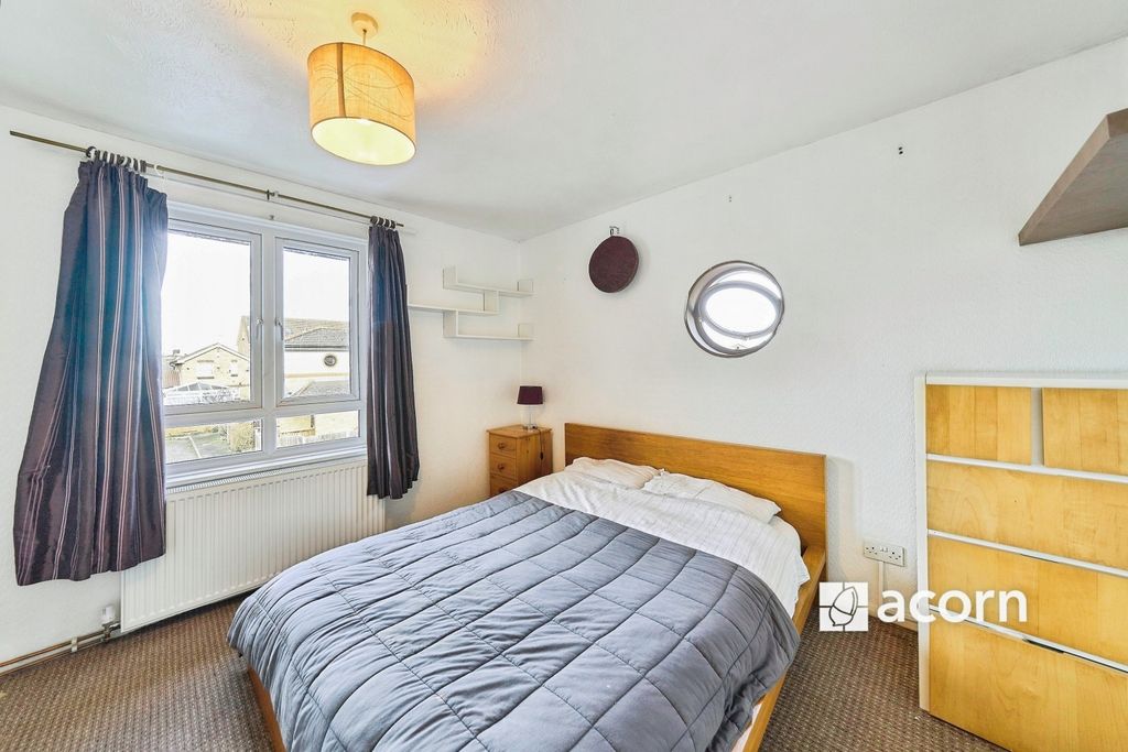 Property photo 3 of 9 Bedroom (3)