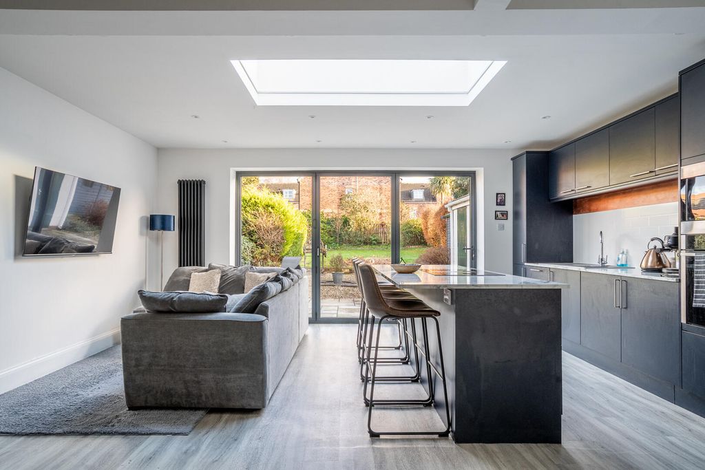 Property photo 2 of 19 Kitchen