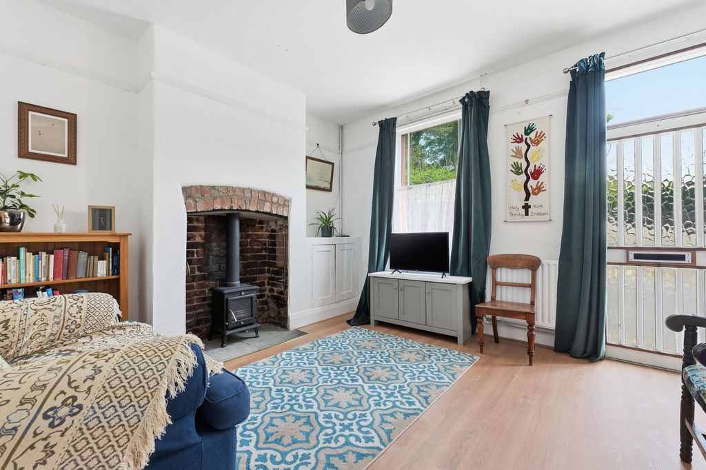 Property photo 2 of 17