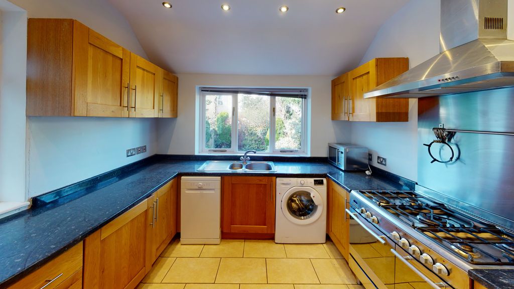 Property photo 2 of 14 47-Dongola-Road-Kitc