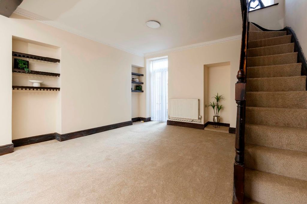 Property photo 3 of 29