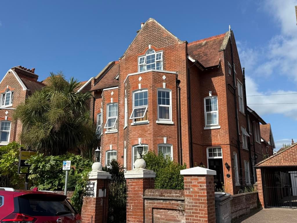 Property photo 1 of 7 Detached Property With Brick Exterior