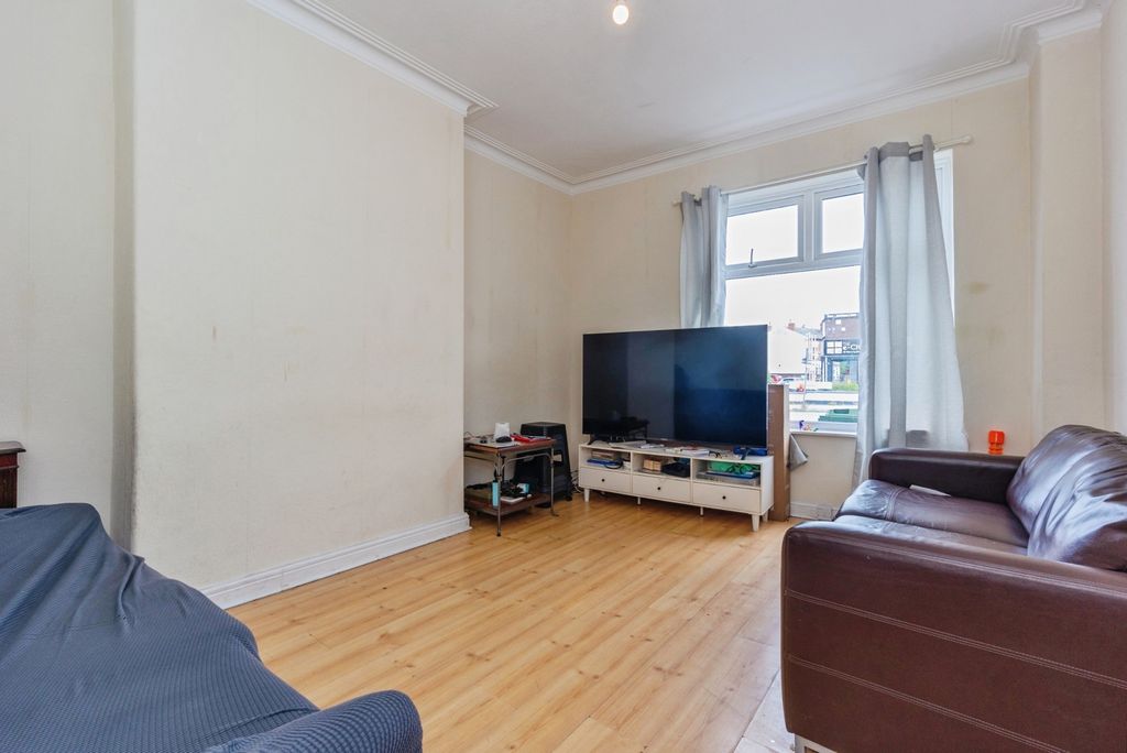 Property photo 2 of 10 Pbox-Img.Jpg