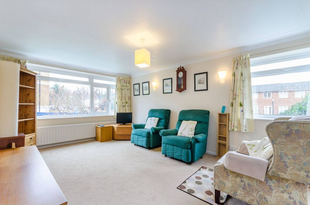 Property photo 2 of 11