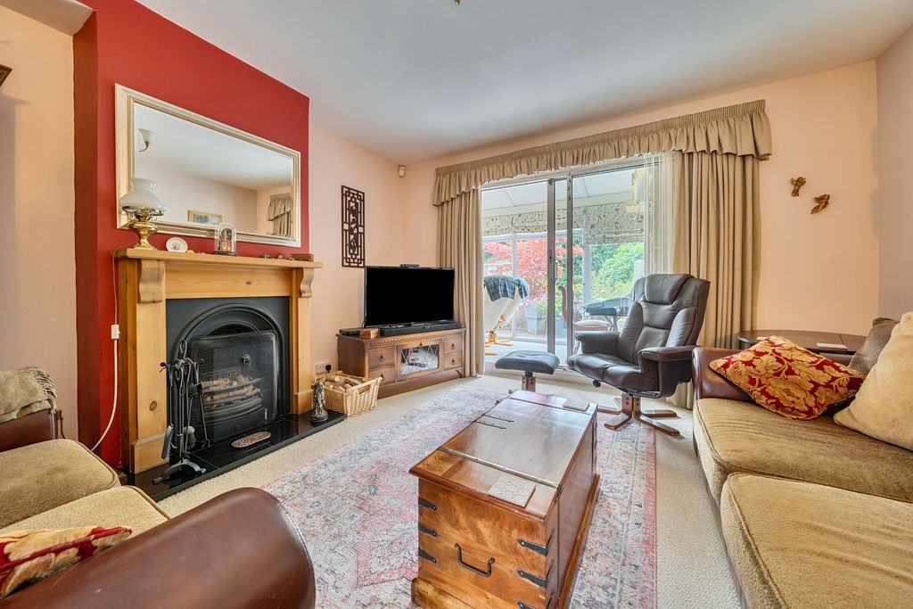 Property photo 2 of 17