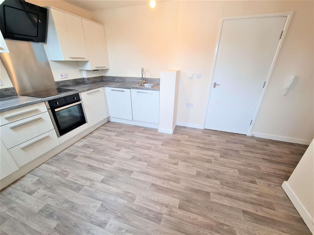 Property photo 3 of 9 Open Plan Sitting Room / Kitchen Pic 2