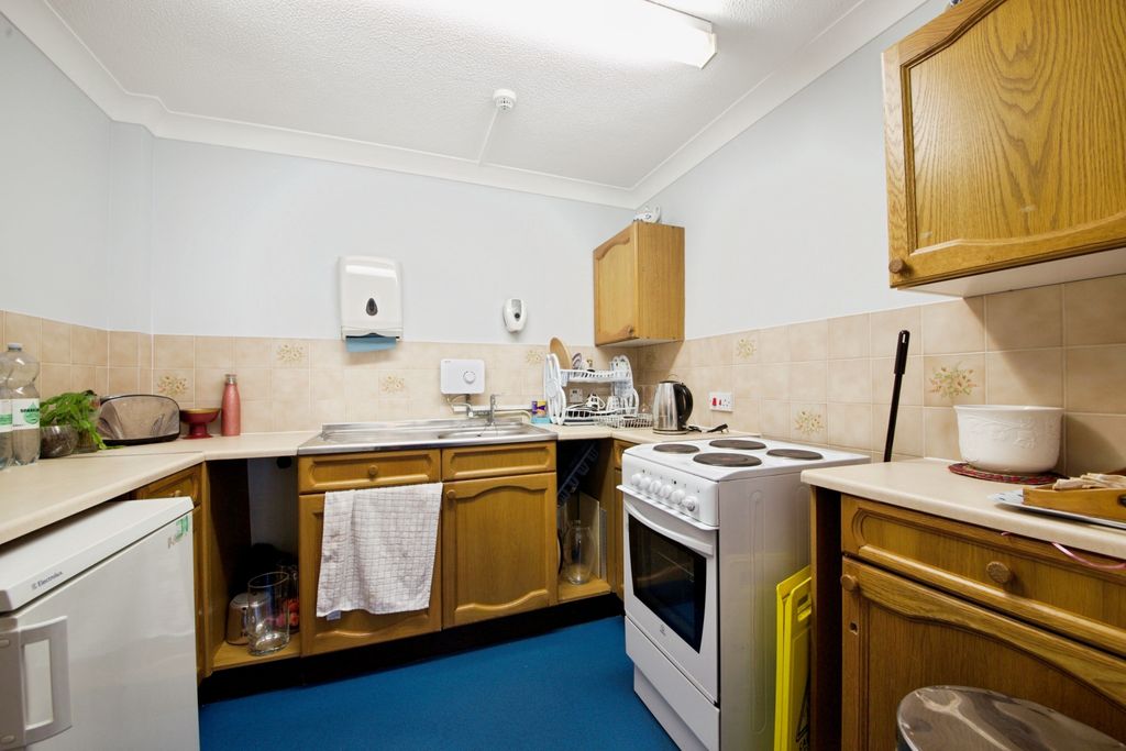 Property photo 3 of 16 Kitchen