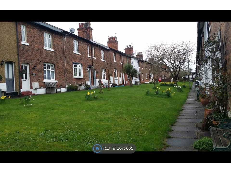 Property photo 2 of 15 Large Shared Front Garden