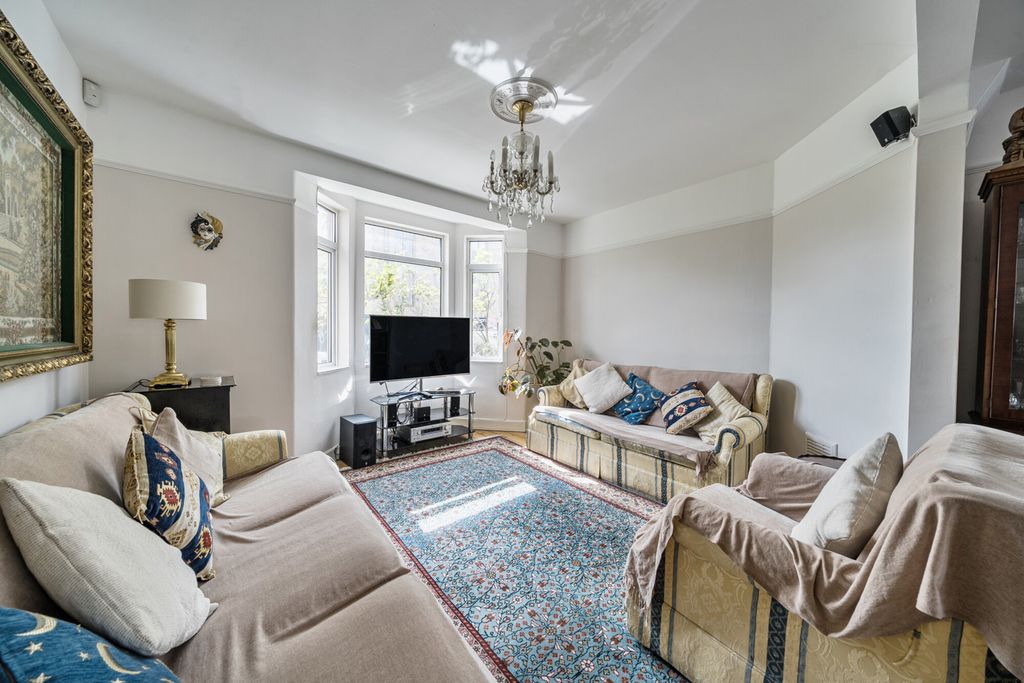 Property photo 2 of 22 1336442-21-68Aefd...