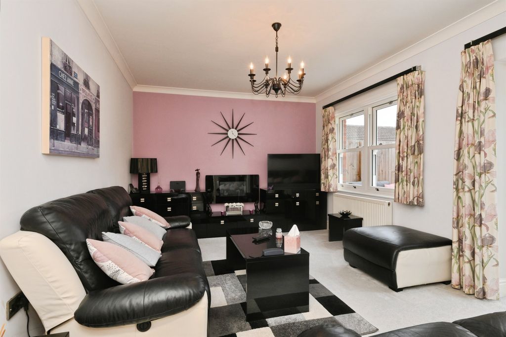 Property photo 2 of 17