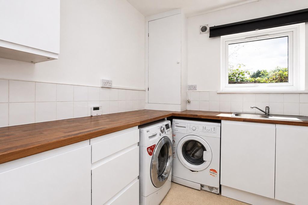 Property photo 2 of 8 0d337344-c76B-4F0F-9ba4-Bab62c871189.Png